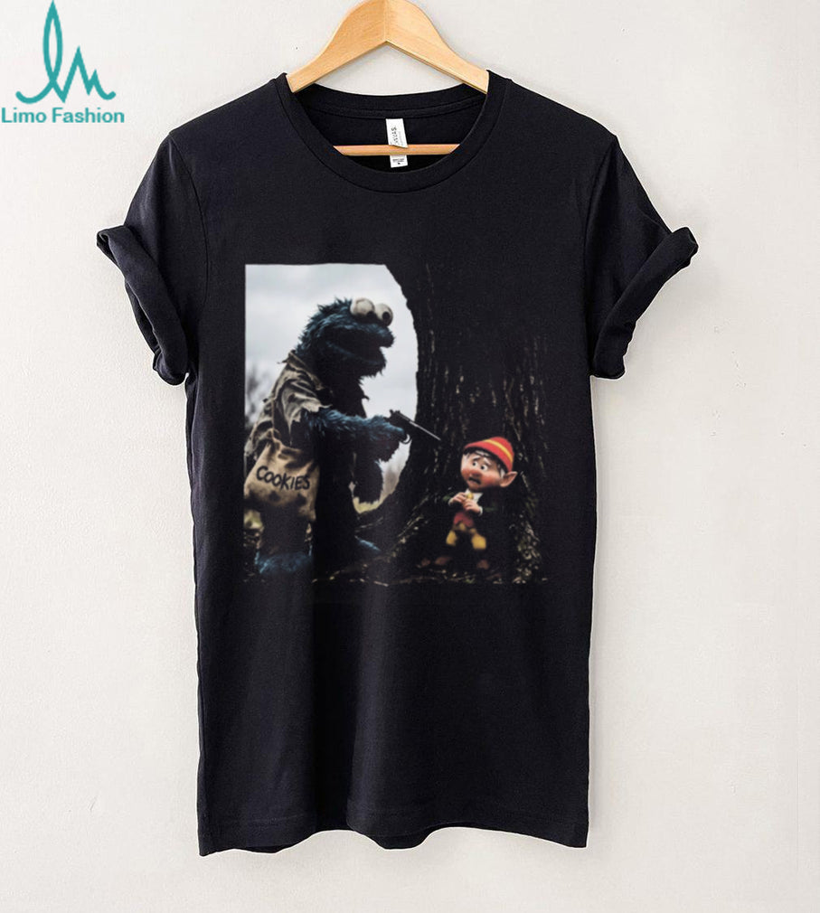 Funny Cookie Monster Holding Up Keebler Elf Vintage Dark Humor Graphic T Shirt