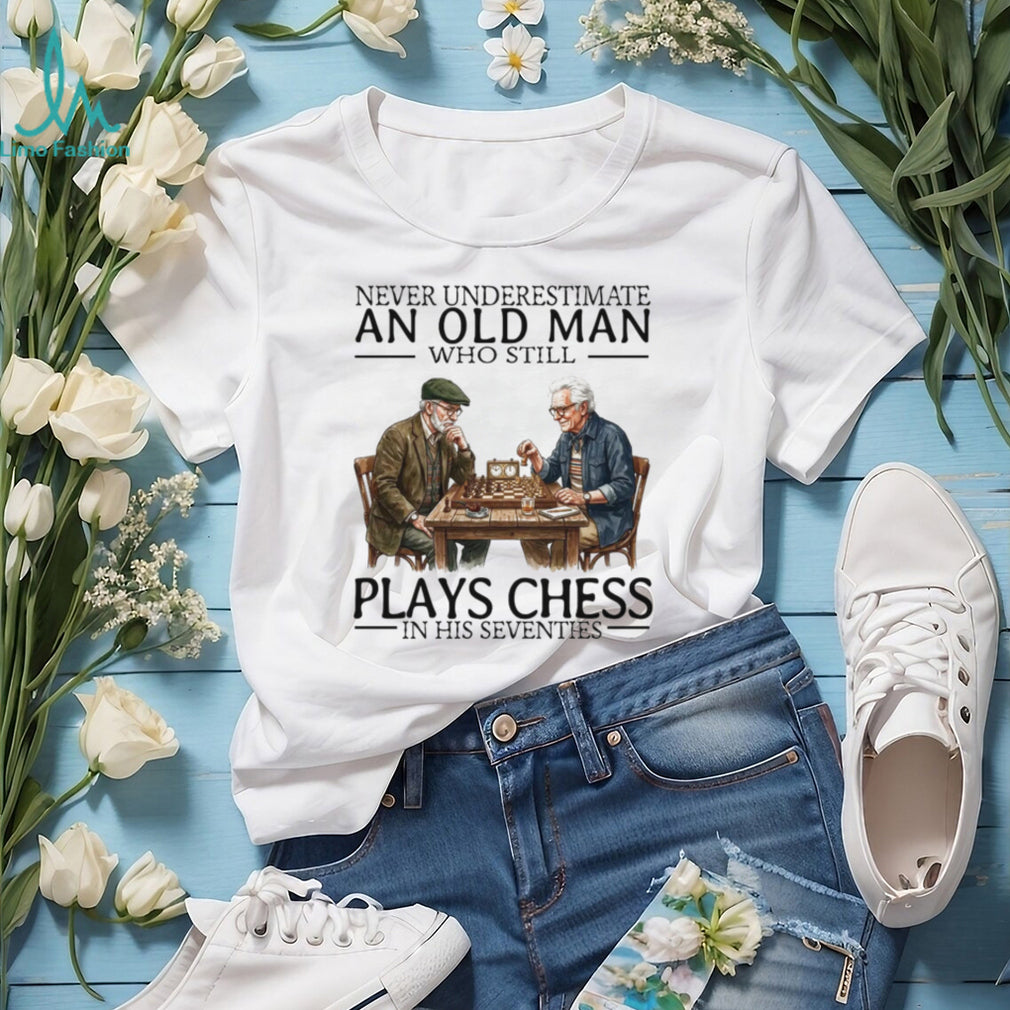 Retro Chess Player Old Man Plays Chess Seventies Board Game Master Shirt