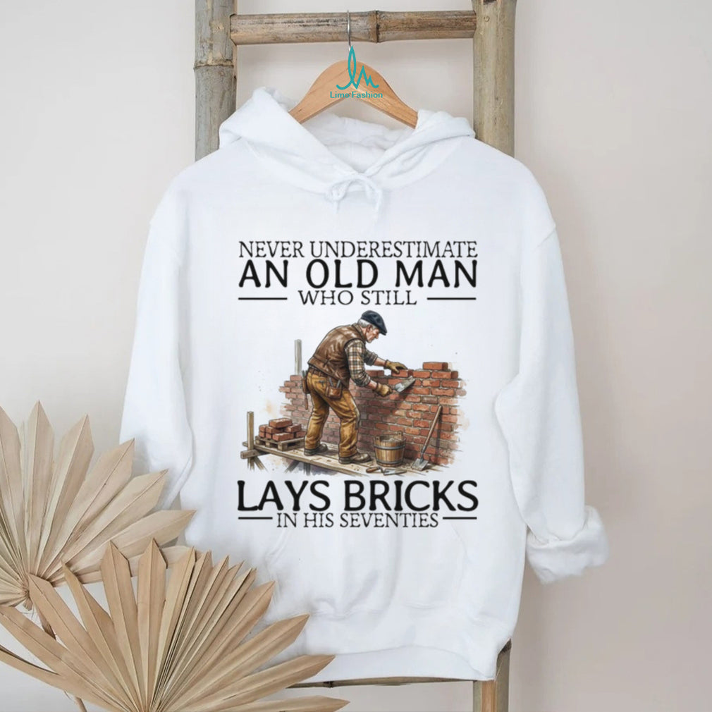 Vintage Mason Old Man Lays Bricks Seventies Bricklayer Construction Worker Gift Shirt