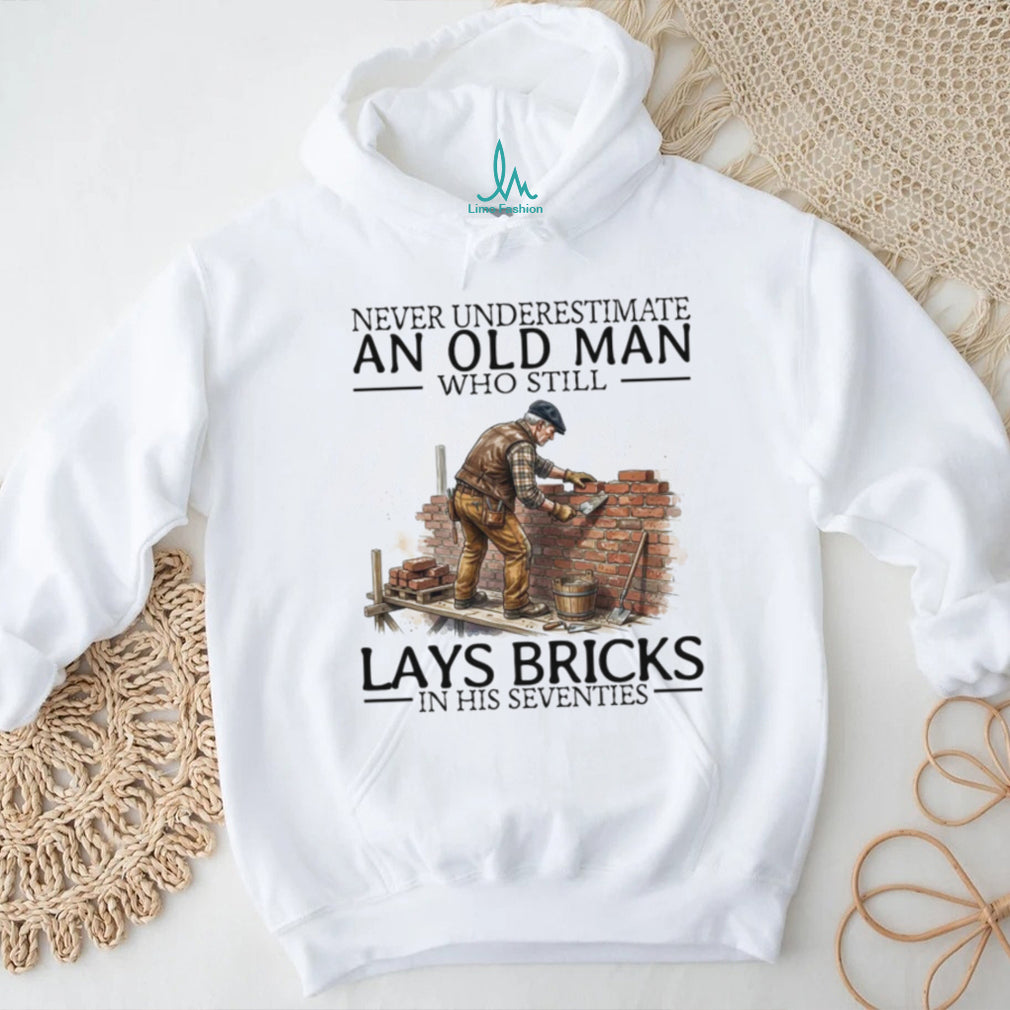 Vintage Mason Old Man Lays Bricks Seventies Bricklayer Construction Worker Gift Shirt